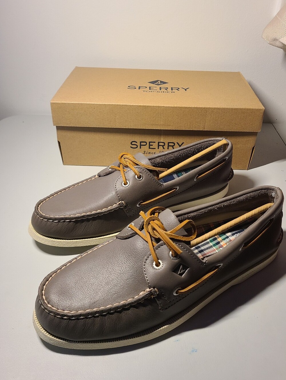 Sperry Men's Whisper Gray Leather Boat Shoes with Tan Laces Mens Size 11.5